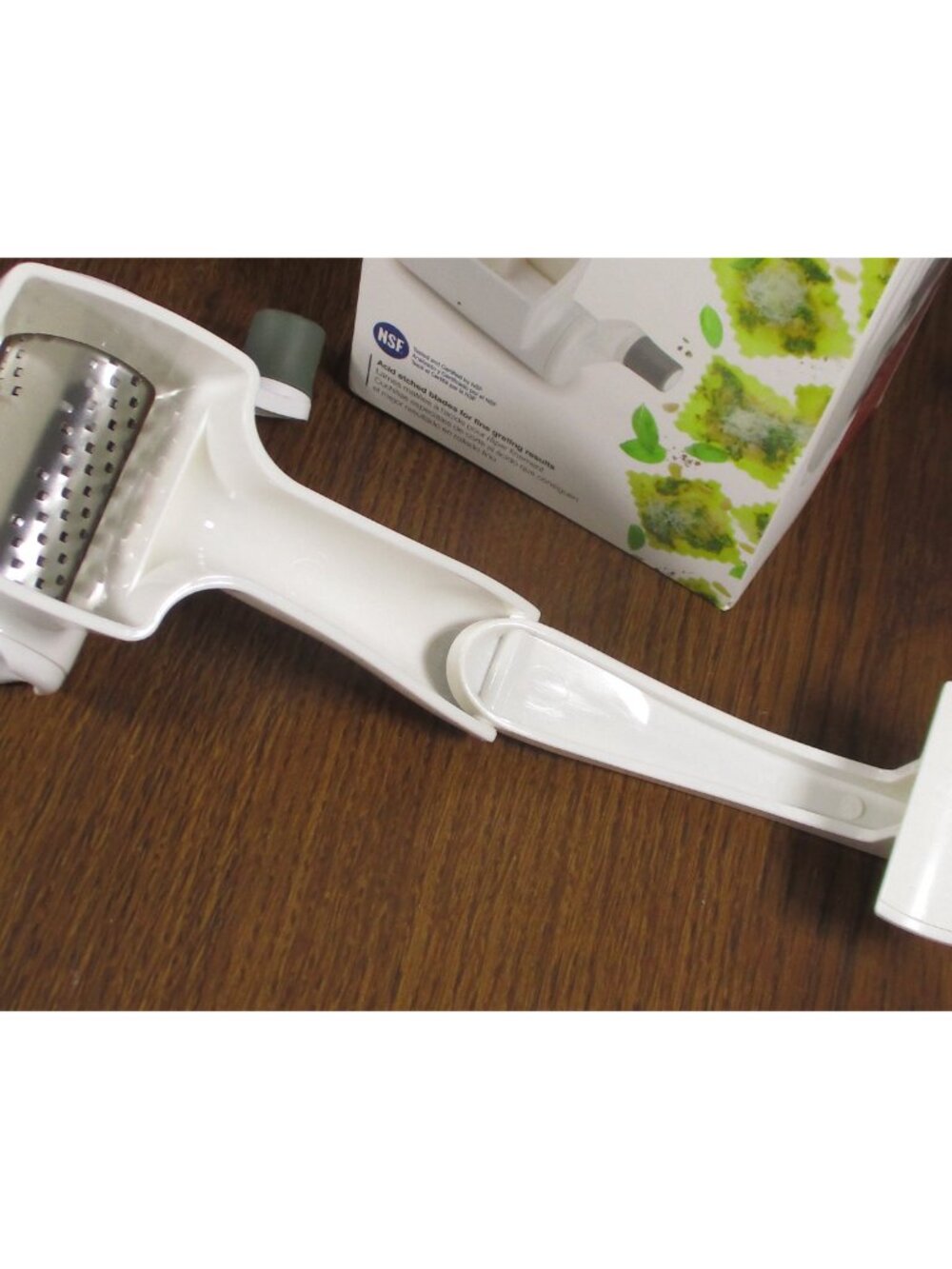 Zyliss Professional Cheese Grater, Fine Grating Hard Cheese Chocolate Nuts - Picture 5 of 6